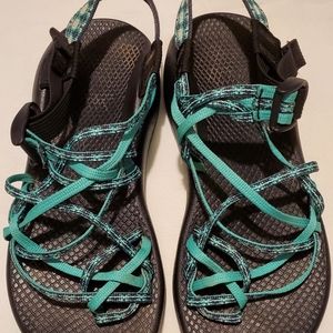 Women's  Chaco woven sandals, green/black.  Size 8